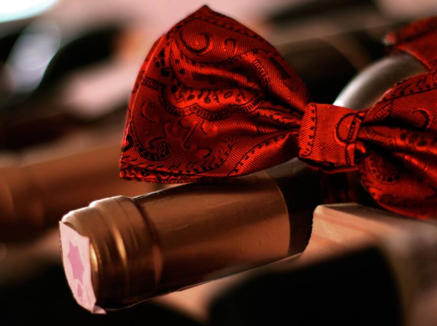 Wein mit Fliege